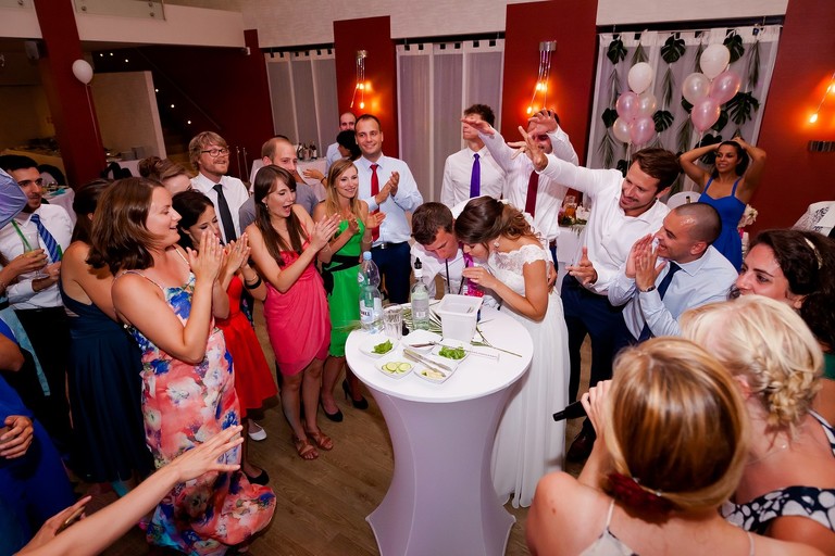 fotografia slubna mogilany, zdjecia slubne mogilany, fotograf slubny mogilany, polsko-francuski slub, fotografia slubna krakow, fotografia slubna katowice, zdjecia slubne krakow, fotograf slubny katowice, wesele sala Triana Mogilany, slub w kosciele w Mogilanach, slub kosciol Mogilany, fotograf slubny bielsko, zespol fireband na wesele, barmani na wesele cava&bar, zdjecia slubne slask, dwoch fotografow na slub,