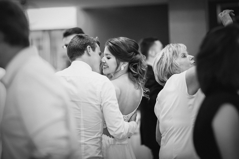 fotografia slubna mogilany, zdjecia slubne mogilany, fotograf slubny mogilany, polsko-francuski slub, fotografia slubna krakow, fotografia slubna katowice, zdjecia slubne krakow, fotograf slubny katowice, wesele sala Triana Mogilany, slub w kosciele w Mogilanach, slub kosciol Mogilany, fotograf slubny bielsko, zespol fireband na wesele, barmani na wesele cava&bar, zdjecia slubne slask, dwoch fotografow na slub,