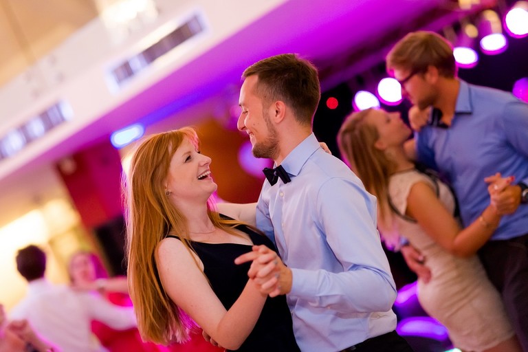 fotografia slubna mogilany, zdjecia slubne mogilany, fotograf slubny mogilany, polsko-francuski slub, fotografia slubna krakow, fotografia slubna katowice, zdjecia slubne krakow, fotograf slubny katowice, wesele sala Triana Mogilany, slub w kosciele w Mogilanach, slub kosciol Mogilany, fotograf slubny bielsko, zespol fireband na wesele, barmani na wesele cava&bar, zdjecia slubne slask, dwoch fotografow na slub,