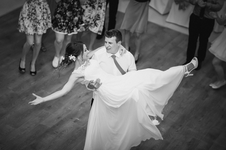 fotografia slubna mogilany, zdjecia slubne mogilany, fotograf slubny mogilany, polsko-francuski slub, fotografia slubna krakow, fotografia slubna katowice, zdjecia slubne krakow, fotograf slubny katowice, wesele sala Triana Mogilany, slub w kosciele w Mogilanach, slub kosciol Mogilany, fotograf slubny bielsko, zespol fireband na wesele, barmani na wesele cava&bar, zdjecia slubne slask, dwoch fotografow na slub,