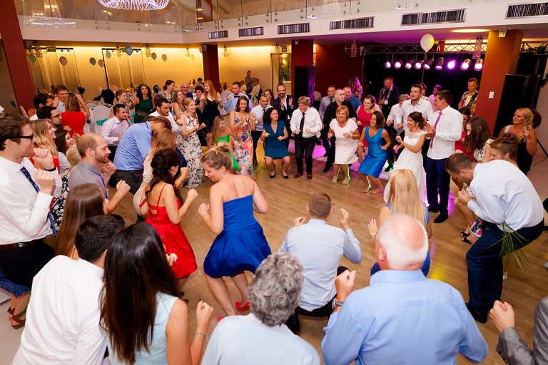 fotografia slubna mogilany, zdjecia slubne mogilany, fotograf slubny mogilany, polsko-francuski slub, fotografia slubna krakow, fotografia slubna katowice, zdjecia slubne krakow, fotograf slubny katowice, wesele sala Triana Mogilany, slub w kosciele w Mogilanach, slub kosciol Mogilany, fotograf slubny bielsko, zespol fireband na wesele, barmani na wesele cava&bar, zdjecia slubne slask, dwoch fotografow na slub,