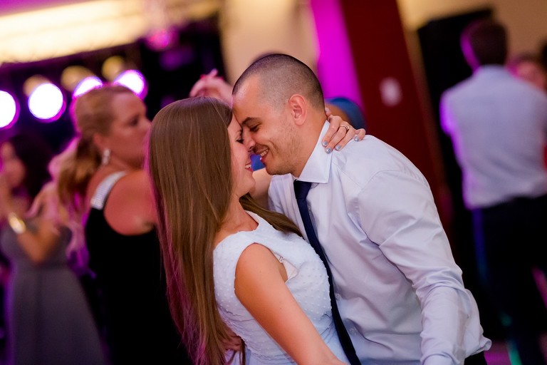 fotografia slubna mogilany, zdjecia slubne mogilany, fotograf slubny mogilany, polsko-francuski slub, fotografia slubna krakow, fotografia slubna katowice, zdjecia slubne krakow, fotograf slubny katowice, wesele sala Triana Mogilany, slub w kosciele w Mogilanach, slub kosciol Mogilany, fotograf slubny bielsko, zespol fireband na wesele, barmani na wesele cava&bar, zdjecia slubne slask, dwoch fotografow na slub,