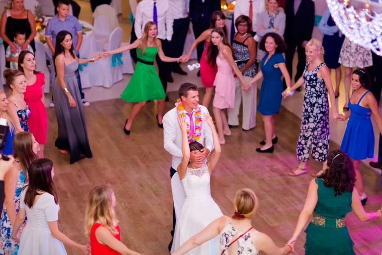 fotografia slubna mogilany, zdjecia slubne mogilany, fotograf slubny mogilany, polsko-francuski slub, fotografia slubna krakow, fotografia slubna katowice, zdjecia slubne krakow, fotograf slubny katowice, wesele sala Triana Mogilany, slub w kosciele w Mogilanach, slub kosciol Mogilany, fotograf slubny bielsko, zespol fireband na wesele, barmani na wesele cava&bar, zdjecia slubne slask, dwoch fotografow na slub,