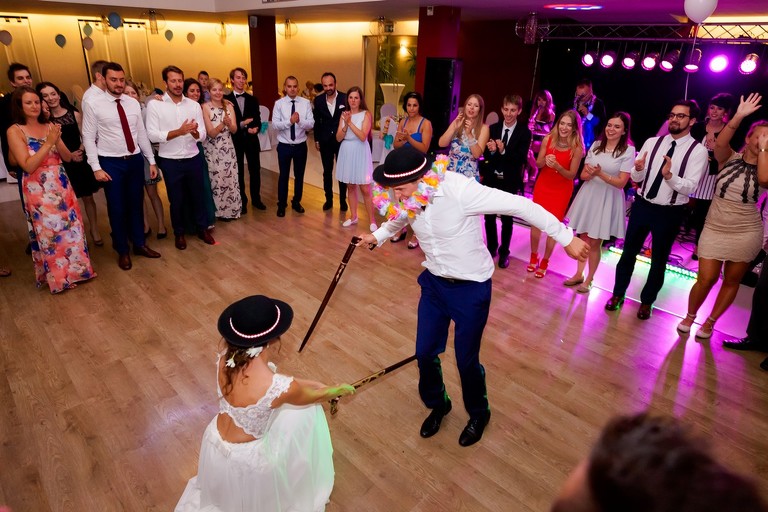 fotografia slubna mogilany, zdjecia slubne mogilany, fotograf slubny mogilany, polsko-francuski slub, fotografia slubna krakow, fotografia slubna katowice, zdjecia slubne krakow, fotograf slubny katowice, wesele sala Triana Mogilany, slub w kosciele w Mogilanach, slub kosciol Mogilany, fotograf slubny bielsko, zespol fireband na wesele, barmani na wesele cava&bar, zdjecia slubne slask, dwoch fotografow na slub,