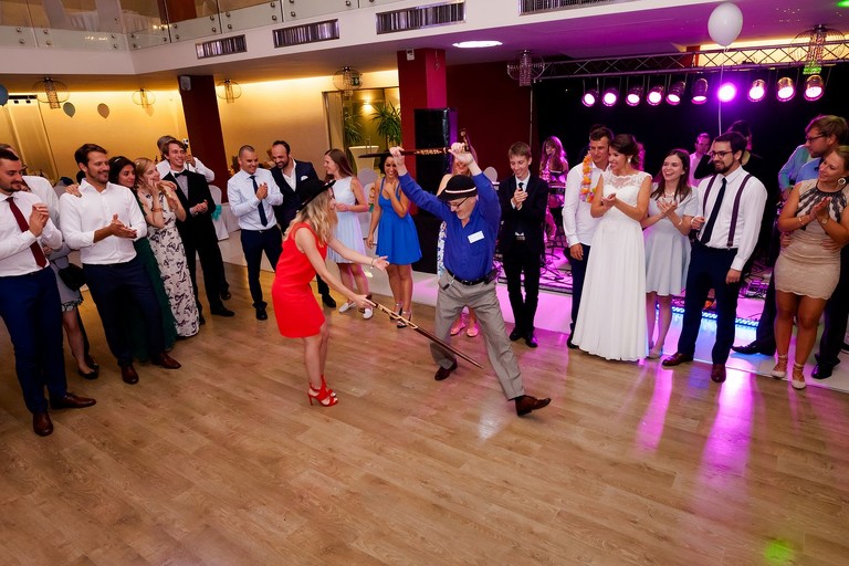 fotografia slubna mogilany, zdjecia slubne mogilany, fotograf slubny mogilany, polsko-francuski slub, fotografia slubna krakow, fotografia slubna katowice, zdjecia slubne krakow, fotograf slubny katowice, wesele sala Triana Mogilany, slub w kosciele w Mogilanach, slub kosciol Mogilany, fotograf slubny bielsko, zespol fireband na wesele, barmani na wesele cava&bar, zdjecia slubne slask, dwoch fotografow na slub,