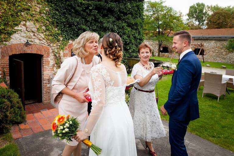 fotograf slubny krakow, zdjecia slubne oswiecim, fotografia slubna oswiecim, zdjecia slubne alwernia, fotografia slubna skawina, fotografia slubna krakow, fotografia slubna katowice, zdjecia slubne krakow, fotograf slubny katowice, wesele dwor w tomaszowicach, wesele w dworze w tomaszowicach, fotografia slubna alwernia, fotograf slubny bielsko, zdjecia slubne slask, sesja w dworze w tomaszowicach, plener slubny tomaszowice, dwoch fotografow na slub,