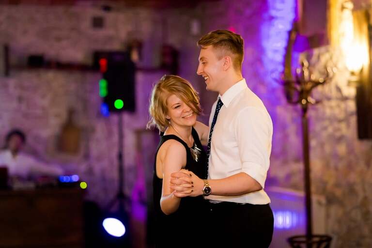 estern w Krakowie, wesele - Dwór w Tomaszowicach. Sesję w dniu slubu zrealizowalismy na terenie dworu w Tomaszowicach