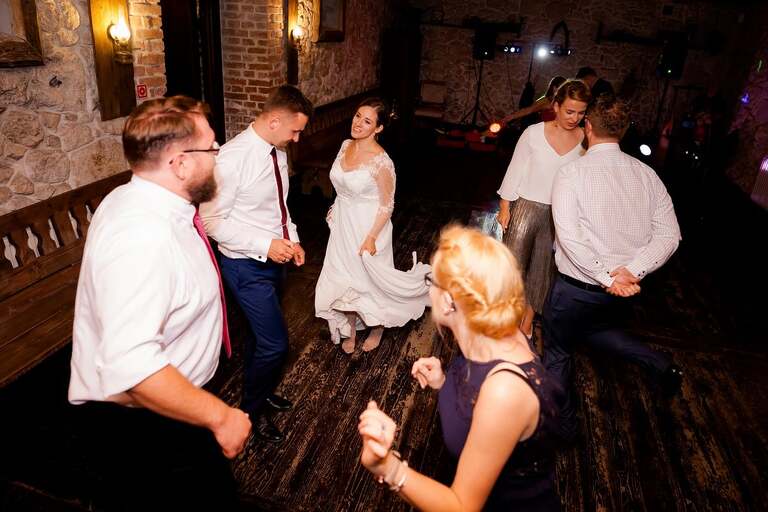 estern w Krakowie, wesele - Dwór w Tomaszowicach. Sesję w dniu slubu zrealizowalismy na terenie dworu w Tomaszowicach