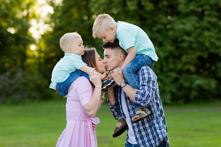 lifestylowa sesja rodzinna pszczyna, lifestylowe sesje rodzinne pszczyna, sesje dzieciece pszczyna, zdjecia dzieciece pszczyna, fotografia noworodkowa pszczyna, sesja rodzinna bielsko, fotografia rodzinna slask, zdjecia portretowe pszczyna, sesja portretowa bielsko, zdjecia w plenerze bielsko, rodzina w plenerze slask, fotografia dziecieca bielsko, zdjecia dzieci bielsko, fotografia rodzinna bielsko-biala, fotografia rodzinna slask, zdjecia ludzi slask, zdjecia dla rodzin, fotograf fotograf rodzinny slask, , fotograf czechowice, fotografia bielsko, zdjecia slask, www.magiaobrazu.com,
