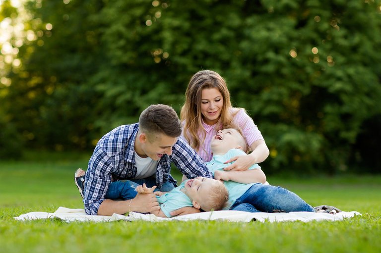 lifestylowa sesja rodzinna pszczyna, lifestylowe sesje rodzinne pszczyna, sesje dzieciece pszczyna, zdjecia dzieciece pszczyna, fotografia noworodkowa pszczyna, sesja rodzinna bielsko, fotografia rodzinna slask, zdjecia portretowe pszczyna, sesja portretowa bielsko, zdjecia w plenerze bielsko, rodzina w plenerze slask, fotografia dziecieca bielsko, zdjecia dzieci bielsko, fotografia rodzinna bielsko-biala, fotografia rodzinna slask, zdjecia ludzi slask, zdjecia dla rodzin, fotograf fotograf rodzinny slask, , fotograf czechowice, fotografia bielsko, zdjecia slask, www.magiaobrazu.com,