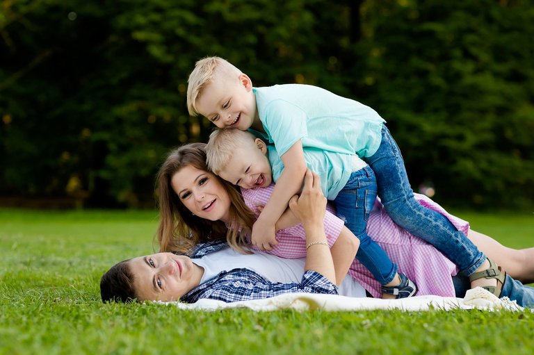 lifestylowa sesja rodzinna pszczyna, lifestylowe sesje rodzinne pszczyna, sesje dzieciece pszczyna, zdjecia dzieciece pszczyna, fotografia noworodkowa pszczyna, sesja rodzinna bielsko, fotografia rodzinna slask, zdjecia portretowe pszczyna, sesja portretowa bielsko, zdjecia w plenerze bielsko, rodzina w plenerze slask, fotografia dziecieca bielsko, zdjecia dzieci bielsko, fotografia rodzinna bielsko-biala, fotografia rodzinna slask, zdjecia ludzi slask, zdjecia dla rodzin, fotograf fotograf rodzinny slask, , fotograf czechowice, fotografia bielsko, zdjecia slask, www.magiaobrazu.com,