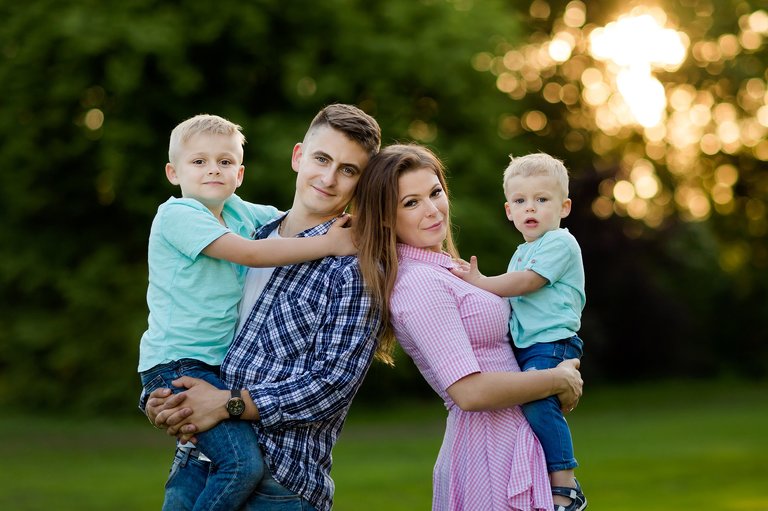 lifestylowa sesja rodzinna pszczyna, lifestylowe sesje rodzinne pszczyna, sesje dzieciece pszczyna, zdjecia dzieciece pszczyna, fotografia noworodkowa pszczyna, sesja rodzinna bielsko, fotografia rodzinna slask, zdjecia portretowe pszczyna, sesja portretowa bielsko, zdjecia w plenerze bielsko, rodzina w plenerze slask, fotografia dziecieca bielsko, zdjecia dzieci bielsko, fotografia rodzinna bielsko-biala, fotografia rodzinna slask, zdjecia ludzi slask, zdjecia dla rodzin, fotograf fotograf rodzinny slask, , fotograf czechowice, fotografia bielsko, zdjecia slask, www.magiaobrazu.com,