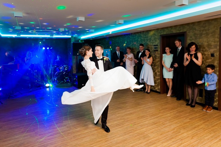 fotografia slubna katowice, zdjecia slubne katowice, fotograf slubny katowice, fotograf slubny slask, slub w kosciele ewangelicko-augsburskim tychy, wesele hotel arena tychy, wesele w hotelu arena w tychach, zdjecia slubne zywiec, fotografia slubna, zdjecia slubne bielsko, fotograf slubny bielsko, fotograf slubny cieszyn, fotografia slubna cieszyn, www.magiaobrazu.com, zdjecia slubne bielsko, fotografia slubna slask, zdjecia slubne zywiec, zdjecia slubne cieszyn, dwoch fotografow na slub, zdjecia slubne slask,