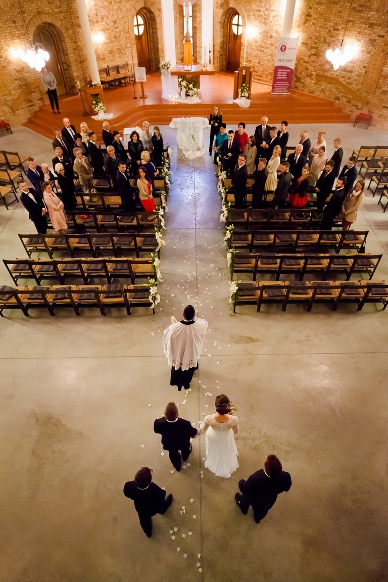 fotografia slubna katowice, zdjecia slubne katowice, fotograf slubny katowice, fotograf slubny slask, slub w kosciele ewangelicko-augsburskim tychy, wesele hotel arena tychy, wesele w hotelu arena w tychach, zdjecia slubne zywiec, fotografia slubna, zdjecia slubne bielsko, fotograf slubny bielsko, fotograf slubny cieszyn, fotografia slubna cieszyn, www.magiaobrazu.com, zdjecia slubne bielsko, fotografia slubna slask, zdjecia slubne zywiec, zdjecia slubne cieszyn, dwoch fotografow na slub, zdjecia slubne slask,