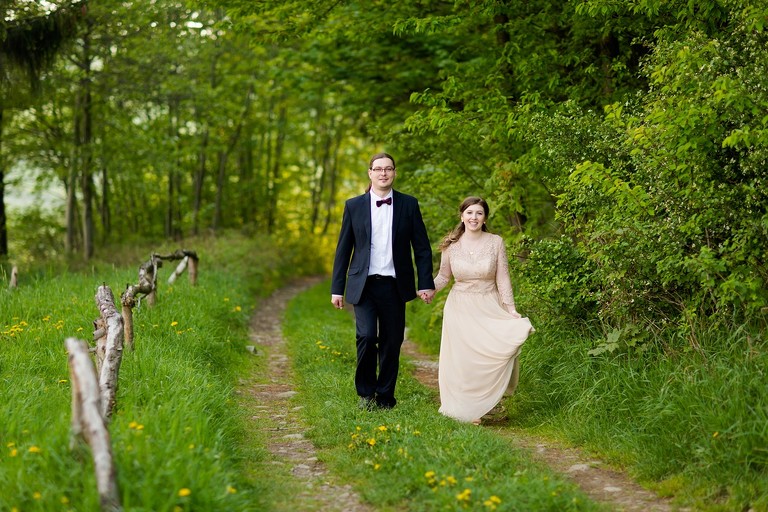 sesja slubna w gorach, plener slubny w gorach, sesja slubna w beskidach, plener slubny beskidy, zdjecia slubne zywiec, fotografia slubna slask, zdjecia slubne slask, romantyczny plener slubny, fotograf slubny bielsko, plener slubny w lesie slask, sesja slubna w lesie slask, plener slubny las slask, fotografia slubna slask, zdjecia slubne slask, fotografia slubna katowice, zdjecia slubne katowice, romantyczna sesja slubna slask, zdjecia slubne bielsko, fotografia slubna bielsko, oryginalny plener slubny, oryginalna sesja slubna, www.magiaobrazu.com, Anna i Jacek Bieniek