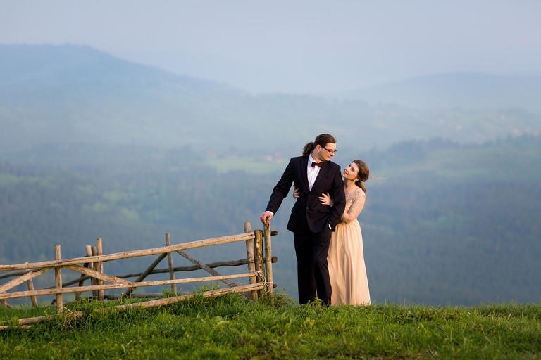 sesja slubna w gorach, plener slubny w gorach, sesja slubna w beskidach, plener slubny beskidy, zdjecia slubne zywiec, fotografia slubna slask, zdjecia slubne slask, romantyczny plener slubny, fotograf slubny bielsko, plener slubny w lesie slask, sesja slubna w lesie slask, plener slubny las slask, fotografia slubna slask, zdjecia slubne slask, fotografia slubna katowice, zdjecia slubne katowice, romantyczna sesja slubna slask, zdjecia slubne bielsko, fotografia slubna bielsko, oryginalny plener slubny, oryginalna sesja slubna, www.magiaobrazu.com, Anna i Jacek Bieniek