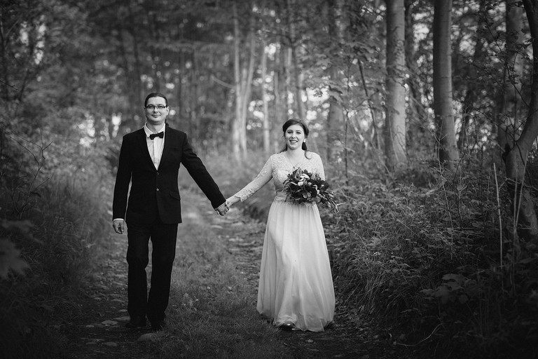 sesja slubna w gorach, plener slubny w gorach, sesja slubna w beskidach, plener slubny beskidy, zdjecia slubne zywiec, fotografia slubna slask, zdjecia slubne slask, romantyczny plener slubny, fotograf slubny bielsko, plener slubny w lesie slask, sesja slubna w lesie slask, plener slubny las slask, fotografia slubna slask, zdjecia slubne slask, fotografia slubna katowice, zdjecia slubne katowice, romantyczna sesja slubna slask, zdjecia slubne bielsko, fotografia slubna bielsko, oryginalny plener slubny, oryginalna sesja slubna, www.magiaobrazu.com, Anna i Jacek Bieniek