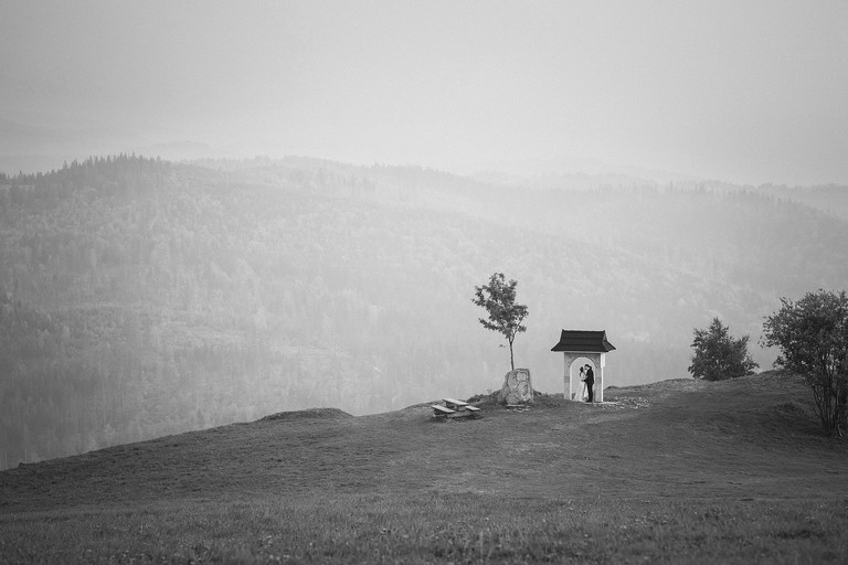 sesja slubna w gorach, plener slubny w gorach, sesja slubna w beskidach, plener slubny beskidy, zdjecia slubne zywiec, fotografia slubna slask, zdjecia slubne slask, romantyczny plener slubny, fotograf slubny bielsko, plener slubny w lesie slask, sesja slubna w lesie slask, plener slubny las slask, fotografia slubna slask, zdjecia slubne slask, fotografia slubna katowice, zdjecia slubne katowice, romantyczna sesja slubna slask, zdjecia slubne bielsko, fotografia slubna bielsko, oryginalny plener slubny, oryginalna sesja slubna, www.magiaobrazu.com, Anna i Jacek Bieniek