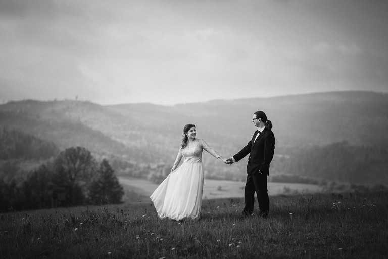 sesja slubna w gorach, plener slubny w gorach, sesja slubna w beskidach, plener slubny beskidy, zdjecia slubne zywiec, fotografia slubna slask, zdjecia slubne slask, romantyczny plener slubny, fotograf slubny bielsko, plener slubny w lesie slask, sesja slubna w lesie slask, plener slubny las slask, fotografia slubna slask, zdjecia slubne slask, fotografia slubna katowice, zdjecia slubne katowice, romantyczna sesja slubna slask, zdjecia slubne bielsko, fotografia slubna bielsko, oryginalny plener slubny, oryginalna sesja slubna, www.magiaobrazu.com, Anna i Jacek Bieniek