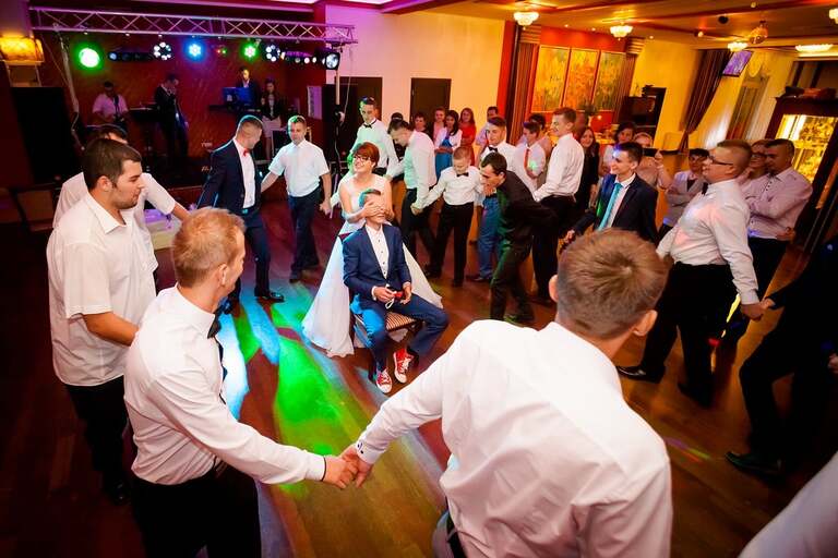 fotografia slubna malopolska, zdjecia slubne bielsko, , fotograf slubny krynica, zdjecia slubne krynica, wesele w nawojowej w grzesiu, slub w kosciele w tyliczu, slub tylicz, zdjecia slubne katowice, dwoch fotografow na slub, fotografia slubna krakow, zdjecia slubne krynica, dom weselny grzes nawojowa, sesja slubna w skamienialym miescie, plener slubny skamieniale miasto