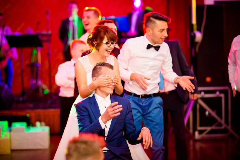 fotografia slubna malopolska, zdjecia slubne bielsko, , fotograf slubny krynica, zdjecia slubne krynica, wesele w nawojowej w grzesiu, slub w kosciele w tyliczu, slub tylicz, zdjecia slubne katowice, dwoch fotografow na slub, fotografia slubna krakow, zdjecia slubne krynica, dom weselny grzes nawojowa, sesja slubna w skamienialym miescie, plener slubny skamieniale miasto