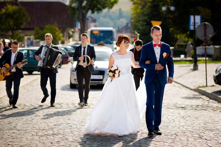 fotografia slubna malopolska, zdjecia slubne bielsko, , fotograf slubny krynica, zdjecia slubne krynica, wesele w nawojowej w grzesiu, slub w kosciele w tyliczu, slub tylicz, zdjecia slubne katowice, dwoch fotografow na slub, fotografia slubna krakow, zdjecia slubne krynica, dom weselny grzes nawojowa, sesja slubna w skamienialym miescie, plener slubny skamieniale miasto