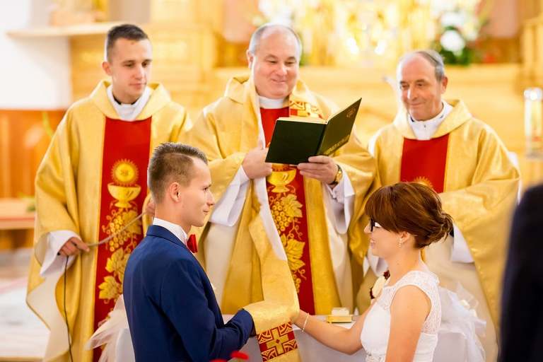 fotografia slubna malopolska, zdjecia slubne bielsko, , fotograf slubny krynica, zdjecia slubne krynica, wesele w nawojowej w grzesiu, slub w kosciele w tyliczu, slub tylicz, zdjecia slubne katowice, dwoch fotografow na slub, fotografia slubna krakow, zdjecia slubne krynica, dom weselny grzes nawojowa, sesja slubna w skamienialym miescie, plener slubny skamieniale miasto