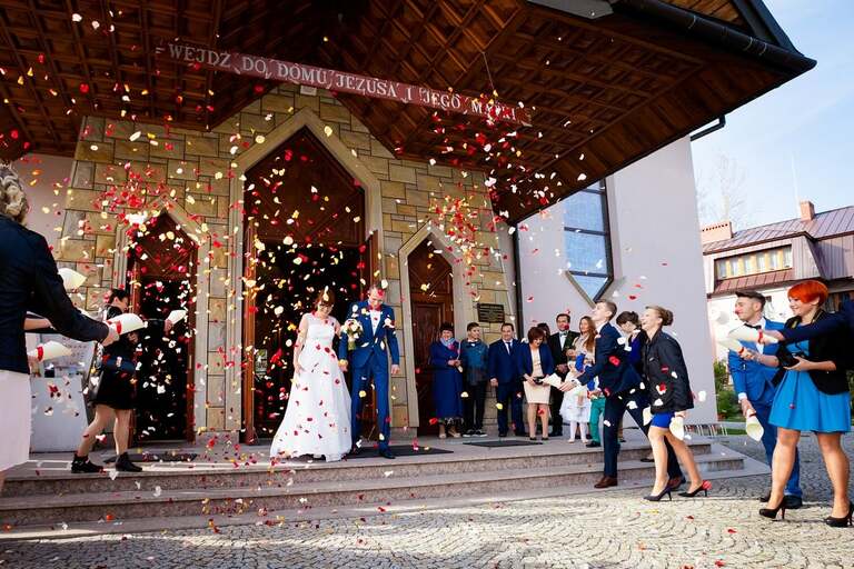 fotografia slubna malopolska, zdjecia slubne bielsko, , fotograf slubny krynica, zdjecia slubne krynica, wesele w nawojowej w grzesiu, slub w kosciele w tyliczu, slub tylicz, zdjecia slubne katowice, dwoch fotografow na slub, fotografia slubna krakow, zdjecia slubne krynica, dom weselny grzes nawojowa, sesja slubna w skamienialym miescie, plener slubny skamieniale miasto
