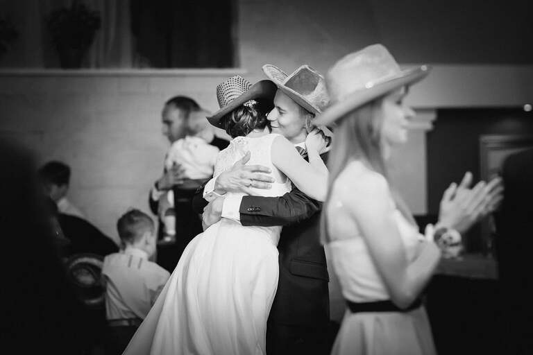 fotografia slubna malopolska, zdjecia slubne bielsko, , fotograf slubny krynica, zdjecia slubne krynica, wesele w nawojowej w grzesiu, slub w kosciele w tyliczu, slub tylicz, zdjecia slubne katowice, dwoch fotografow na slub, fotografia slubna krakow, zdjecia slubne krynica, dom weselny grzes nawojowa, sesja slubna w skamienialym miescie, plener slubny skamieniale miasto