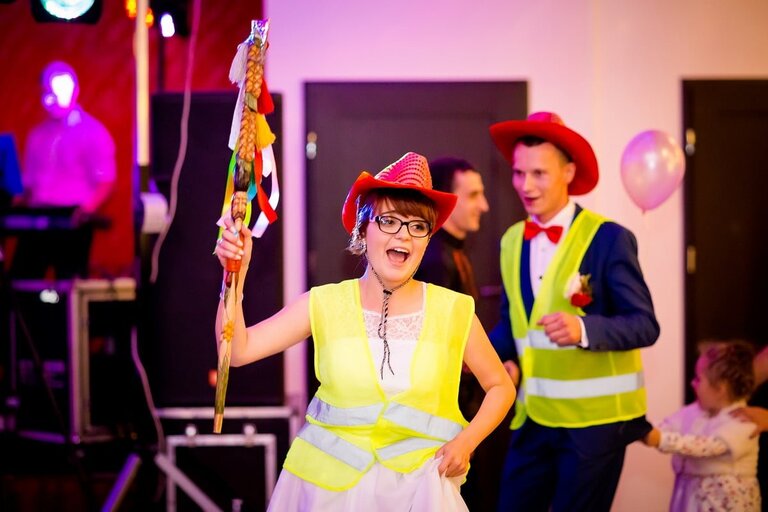 fotografia slubna malopolska, zdjecia slubne bielsko, , fotograf slubny krynica, zdjecia slubne krynica, wesele w nawojowej w grzesiu, slub w kosciele w tyliczu, slub tylicz, zdjecia slubne katowice, dwoch fotografow na slub, fotografia slubna krakow, zdjecia slubne krynica, dom weselny grzes nawojowa, sesja slubna w skamienialym miescie, plener slubny skamieniale miasto