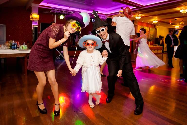 fotografia slubna malopolska, zdjecia slubne bielsko, , fotograf slubny krynica, zdjecia slubne krynica, wesele w nawojowej w grzesiu, slub w kosciele w tyliczu, slub tylicz, zdjecia slubne katowice, dwoch fotografow na slub, fotografia slubna krakow, zdjecia slubne krynica, dom weselny grzes nawojowa, sesja slubna w skamienialym miescie, plener slubny skamieniale miasto