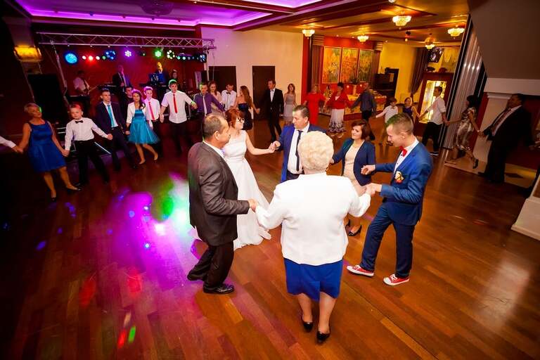 fotografia slubna malopolska, zdjecia slubne bielsko, , fotograf slubny krynica, zdjecia slubne krynica, wesele w nawojowej w grzesiu, slub w kosciele w tyliczu, slub tylicz, zdjecia slubne katowice, dwoch fotografow na slub, fotografia slubna krakow, zdjecia slubne krynica, dom weselny grzes nawojowa, sesja slubna w skamienialym miescie, plener slubny skamieniale miasto