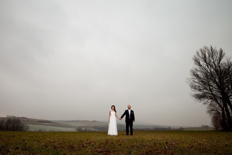 fotografia slubna malopolska, zdjecia slubne wadowice, fotograf slubny wadowice, zdjecia slubne lackorona, zdjecia slubne slask, dwoch fotografow na slub, fotografia slubna krakow, fotografia slubna lackorona, listopadowa sesja slubna, plener slubny w listopadzie, sesja slubna w lackoronie, plener slubny lanckorona, dwoch fotografow na slub