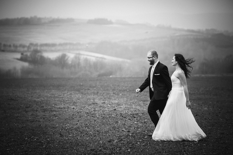 fotografia slubna malopolska, zdjecia slubne wadowice, fotograf slubny wadowice, zdjecia slubne lackorona, zdjecia slubne slask, dwoch fotografow na slub, fotografia slubna krakow, fotografia slubna lackorona, listopadowa sesja slubna, plener slubny w listopadzie, sesja slubna w lackoronie, plener slubny lanckorona, dwoch fotografow na slub