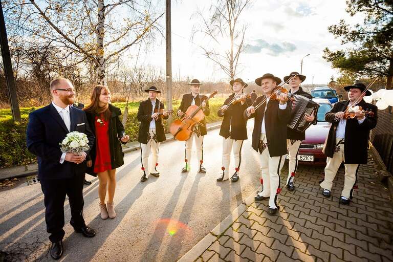 fotografia slubna, zdjecia slubne bielsko, fotograf slubny bielsko, www.magiaobrazu.com, zdjecia slubne wadowice, fotografia slubna wadowice, zdjecia slubne malopolska, magnolia budzow, fotograf wadowice, zdjecia slubne cieszyn, bazylika w wadowicach, slub w bazylice wadowice, dwoch fotografow na slub, zdjecia slubne malopolska, ogorki kapela na slub, zespol goralski na wesele,