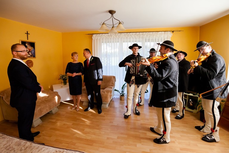 fotografia slubna, zdjecia slubne bielsko, fotograf slubny bielsko, www.magiaobrazu.com, zdjecia slubne wadowice, fotografia slubna wadowice, zdjecia slubne malopolska, magnolia budzow, fotograf wadowice, zdjecia slubne cieszyn, bazylika w wadowicach, slub w bazylice wadowice, dwoch fotografow na slub, zdjecia slubne malopolska, ogorki kapela na slub, zespol goralski na wesele,