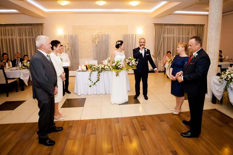 fotografia slubna, zdjecia slubne bielsko, fotograf slubny bielsko, www.magiaobrazu.com, zdjecia slubne wadowice, fotografia slubna wadowice, zdjecia slubne malopolska, magnolia budzow, fotograf wadowice, zdjecia slubne cieszyn, bazylika w wadowicach, slub w bazylice wadowice, dwoch fotografow na slub, zdjecia slubne malopolska, ogorki kapela na slub, zespol goralski na wesele,