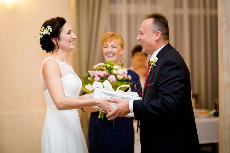 fotografia slubna, zdjecia slubne bielsko, fotograf slubny bielsko, www.magiaobrazu.com, zdjecia slubne wadowice, fotografia slubna wadowice, zdjecia slubne malopolska, magnolia budzow, fotograf wadowice, zdjecia slubne cieszyn, bazylika w wadowicach, slub w bazylice wadowice, dwoch fotografow na slub, zdjecia slubne malopolska, ogorki kapela na slub, zespol goralski na wesele,