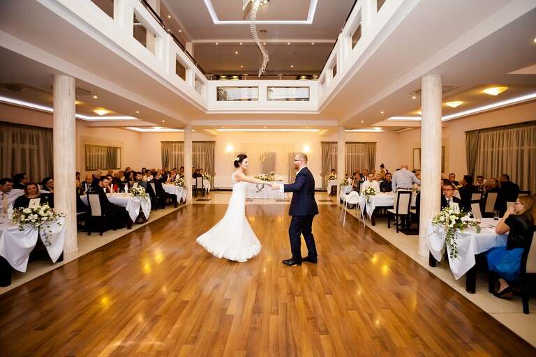 fotografia slubna, zdjecia slubne bielsko, fotograf slubny bielsko, www.magiaobrazu.com, zdjecia slubne wadowice, fotografia slubna wadowice, zdjecia slubne malopolska, magnolia budzow, fotograf wadowice, zdjecia slubne cieszyn, bazylika w wadowicach, slub w bazylice wadowice, dwoch fotografow na slub, zdjecia slubne malopolska, ogorki kapela na slub, zespol goralski na wesele,