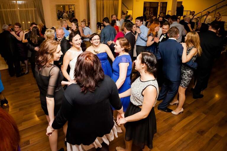 fotografia slubna, zdjecia slubne bielsko, fotograf slubny bielsko, www.magiaobrazu.com, zdjecia slubne wadowice, fotografia slubna wadowice, zdjecia slubne malopolska, magnolia budzow, fotograf wadowice, zdjecia slubne cieszyn, bazylika w wadowicach, slub w bazylice wadowice, dwoch fotografow na slub, zdjecia slubne malopolska, ogorki kapela na slub, zespol goralski na wesele,