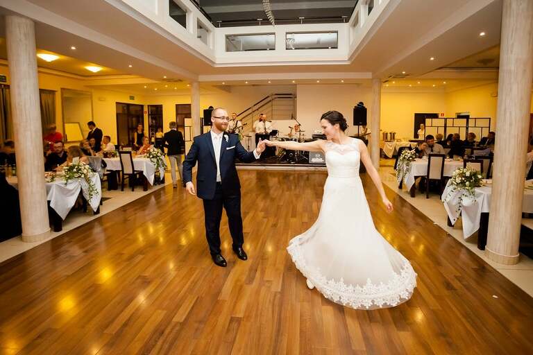 fotografia slubna, zdjecia slubne bielsko, fotograf slubny bielsko, www.magiaobrazu.com, zdjecia slubne wadowice, fotografia slubna wadowice, zdjecia slubne malopolska, magnolia budzow, fotograf wadowice, zdjecia slubne cieszyn, bazylika w wadowicach, slub w bazylice wadowice, dwoch fotografow na slub, zdjecia slubne malopolska, ogorki kapela na slub, zespol goralski na wesele,