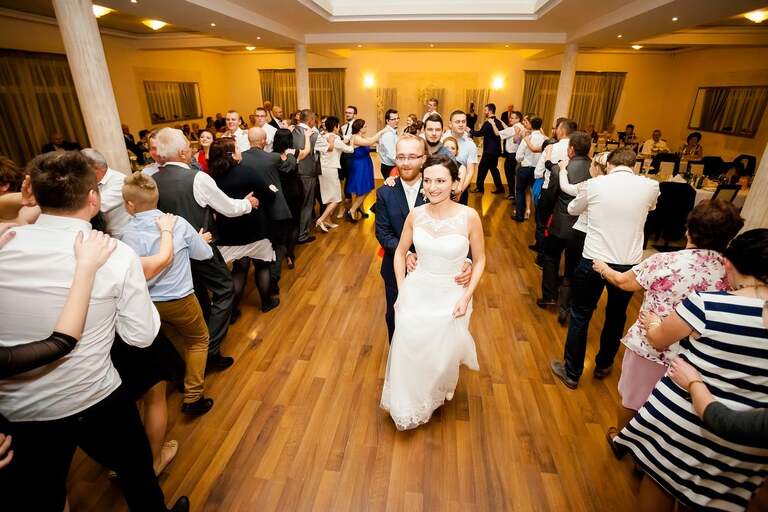 fotografia slubna, zdjecia slubne bielsko, fotograf slubny bielsko, www.magiaobrazu.com, zdjecia slubne wadowice, fotografia slubna wadowice, zdjecia slubne malopolska, magnolia budzow, fotograf wadowice, zdjecia slubne cieszyn, bazylika w wadowicach, slub w bazylice wadowice, dwoch fotografow na slub, zdjecia slubne malopolska, ogorki kapela na slub, zespol goralski na wesele,