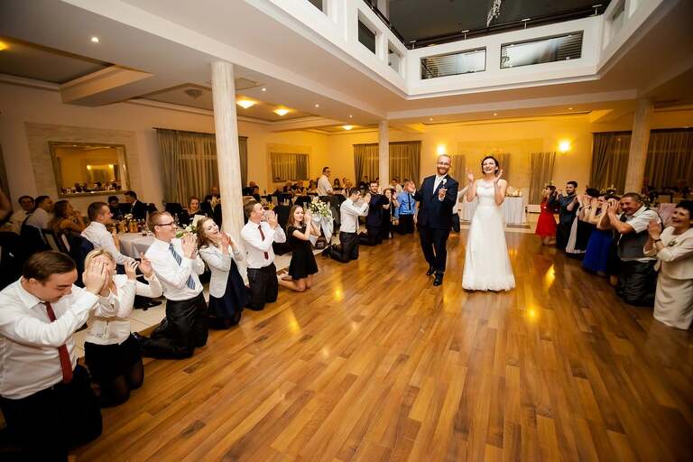 fotografia slubna, zdjecia slubne bielsko, fotograf slubny bielsko, www.magiaobrazu.com, zdjecia slubne wadowice, fotografia slubna wadowice, zdjecia slubne malopolska, magnolia budzow, fotograf wadowice, zdjecia slubne cieszyn, bazylika w wadowicach, slub w bazylice wadowice, dwoch fotografow na slub, zdjecia slubne malopolska, ogorki kapela na slub, zespol goralski na wesele,