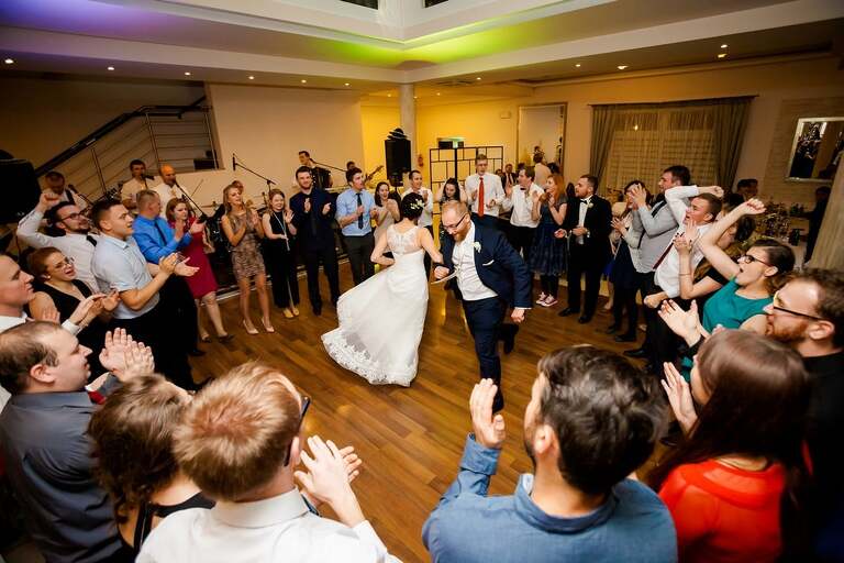 fotografia slubna, zdjecia slubne bielsko, fotograf slubny bielsko, www.magiaobrazu.com, zdjecia slubne wadowice, fotografia slubna wadowice, zdjecia slubne malopolska, magnolia budzow, fotograf wadowice, zdjecia slubne cieszyn, bazylika w wadowicach, slub w bazylice wadowice, dwoch fotografow na slub, zdjecia slubne malopolska, ogorki kapela na slub, zespol goralski na wesele,