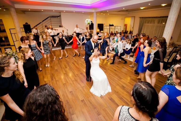 fotografia slubna, zdjecia slubne bielsko, fotograf slubny bielsko, www.magiaobrazu.com, zdjecia slubne wadowice, fotografia slubna wadowice, zdjecia slubne malopolska, magnolia budzow, fotograf wadowice, zdjecia slubne cieszyn, bazylika w wadowicach, slub w bazylice wadowice, dwoch fotografow na slub, zdjecia slubne malopolska, ogorki kapela na slub, zespol goralski na wesele,