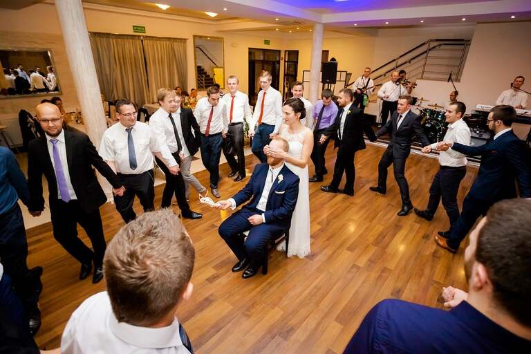 fotografia slubna, zdjecia slubne bielsko, fotograf slubny bielsko, www.magiaobrazu.com, zdjecia slubne wadowice, fotografia slubna wadowice, zdjecia slubne malopolska, magnolia budzow, fotograf wadowice, zdjecia slubne cieszyn, bazylika w wadowicach, slub w bazylice wadowice, dwoch fotografow na slub, zdjecia slubne malopolska, ogorki kapela na slub, zespol goralski na wesele,