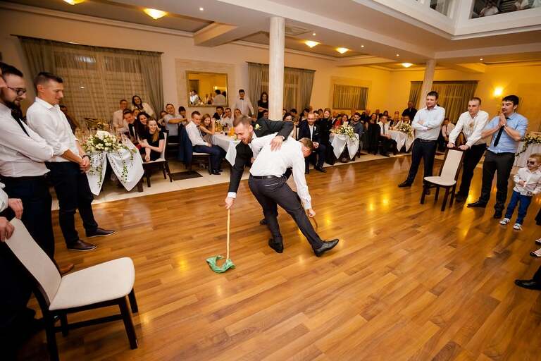 fotografia slubna, zdjecia slubne bielsko, fotograf slubny bielsko, www.magiaobrazu.com, zdjecia slubne wadowice, fotografia slubna wadowice, zdjecia slubne malopolska, magnolia budzow, fotograf wadowice, zdjecia slubne cieszyn, bazylika w wadowicach, slub w bazylice wadowice, dwoch fotografow na slub, zdjecia slubne malopolska, ogorki kapela na slub, zespol goralski na wesele,