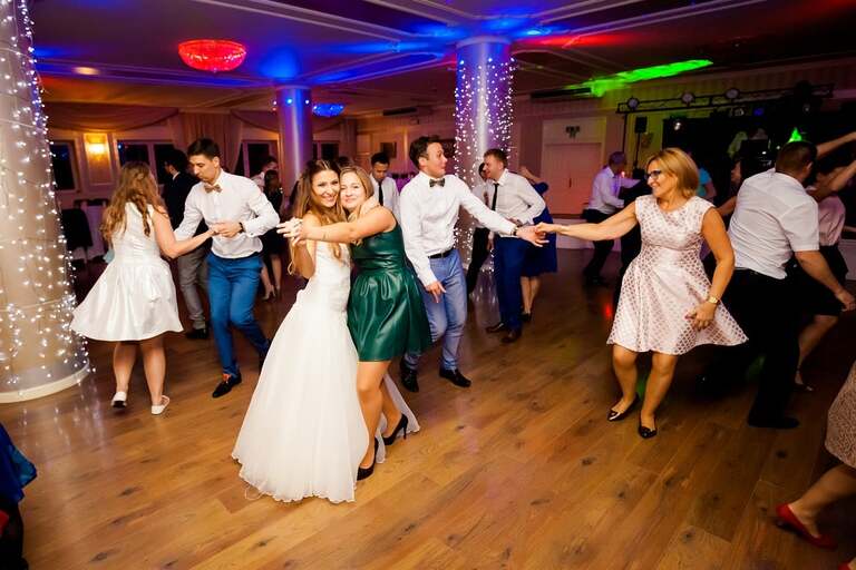 fotograf slubny slask, dwoje fotografow na slub, fotografowie slubni slask, fotograf slubny bielsko, hotel na bloniach bielsko, wesele w hotelu na bloniach, zdjecia slubne cieszyn, slub w kosciele w mikuszowicach, listopadowy slub, fotografia slubna, reportaz slubny, www.magiaobrazu.com, zdjecia slubne, fotoreportaz slubny, fotografcieszyn, zdjecia slubne bielsko,