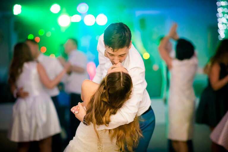 fotograf slubny slask, dwoje fotografow na slub, fotografowie slubni slask, fotograf slubny bielsko, hotel na bloniach bielsko, wesele w hotelu na bloniach, zdjecia slubne cieszyn, slub w kosciele w mikuszowicach, listopadowy slub, fotografia slubna, reportaz slubny, www.magiaobrazu.com, zdjecia slubne, fotoreportaz slubny, fotografcieszyn, zdjecia slubne bielsko,