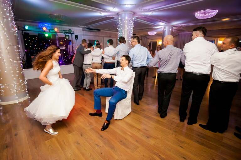 fotograf slubny slask, dwoje fotografow na slub, fotografowie slubni slask, fotograf slubny bielsko, hotel na bloniach bielsko, wesele w hotelu na bloniach, zdjecia slubne cieszyn, slub w kosciele w mikuszowicach, listopadowy slub, fotografia slubna, reportaz slubny, www.magiaobrazu.com, zdjecia slubne, fotoreportaz slubny, fotografcieszyn, zdjecia slubne bielsko,